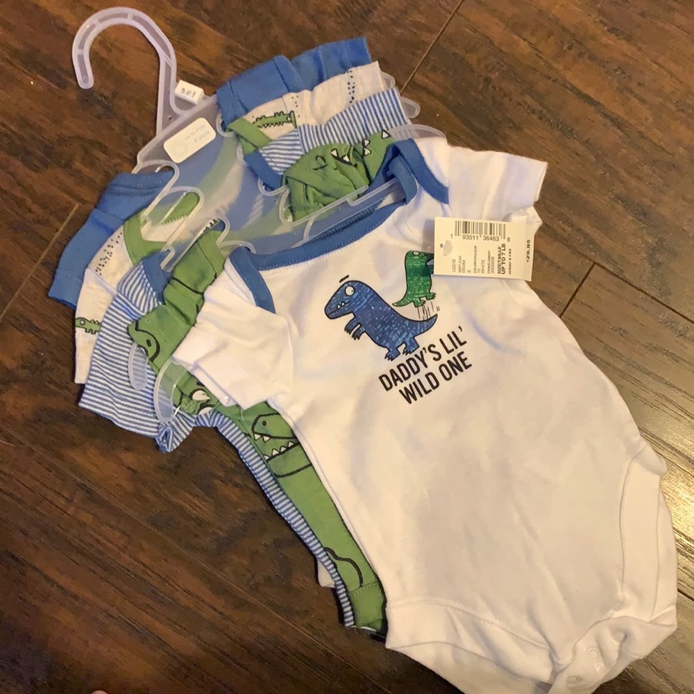 NWT 5 NEWBORN ONESIES